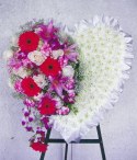 Colors or flowers may vary depending on season.