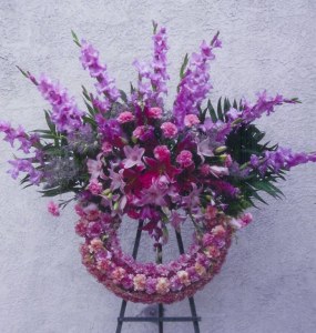 Colors or flowers may vary depending on season.