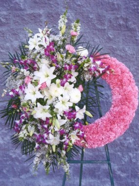 Colors or flowers may vary depending on season. 