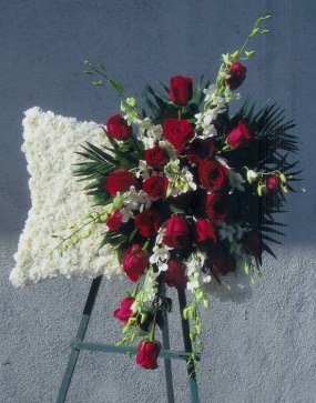 Colors or flowers may vary depending on season.