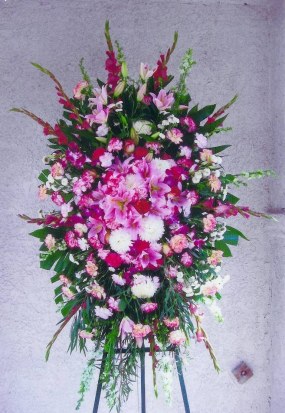 Colors or flowers may vary depending on season.