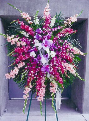 Colors or flowers may vary depending on season.